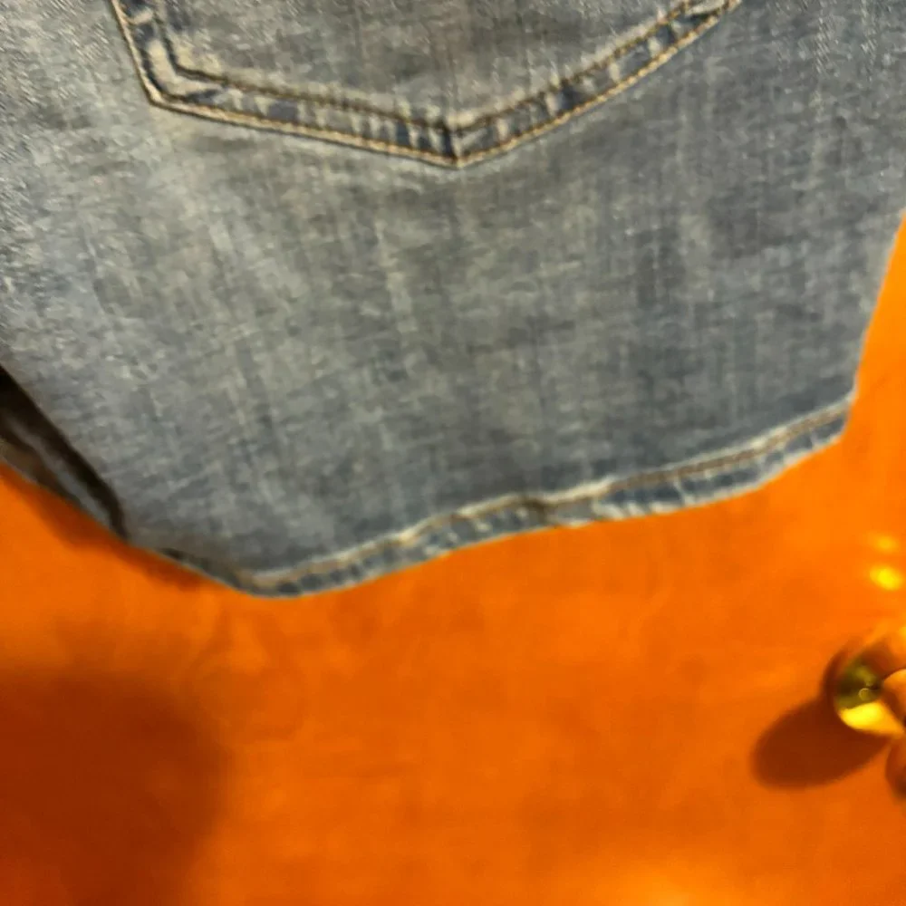 Levi’s Mid Length Denim Shorts 5 Pocket Medium‎ Blue